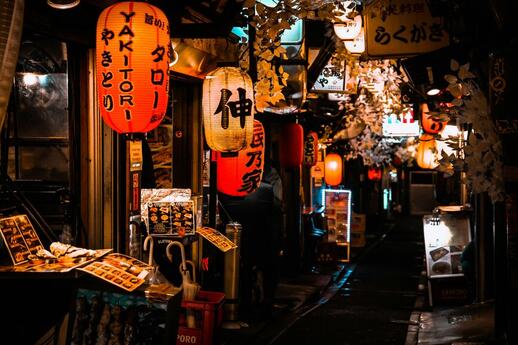 © Unsplash - Pema G. Lama Ruelle à Shinjuku