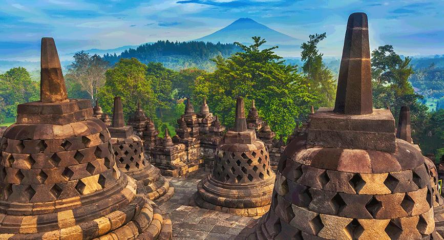 Visite du temple bouddhique de  Borobudur  Java 